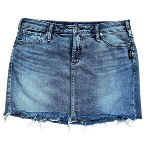 Silver Jeans Co. Francy Mid Rise Skirt Medium Wash Raw Hem Coastal Cowgirl - 8